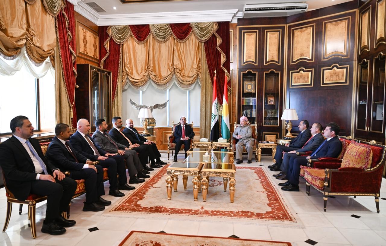 بارزاني يدعم عقد مؤتمر محافظي العراق في اربيل استقبل الرئيس مسعود بارزاني، اليوم السبت، 20 حزيران 2026، في بيرمام، السيد عطوان العطواني،